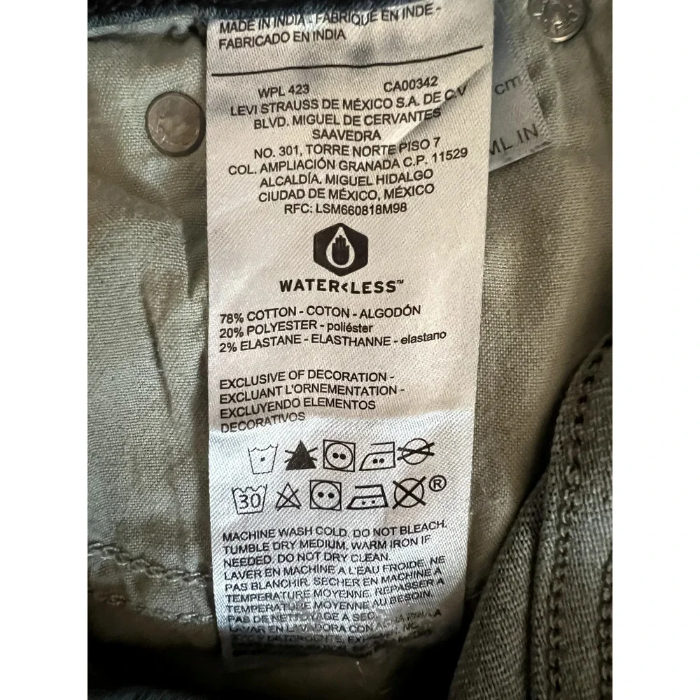 Men’s Signature Levis Blue Jeans Size 28x30